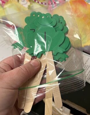 Five little speckled frogs craft example